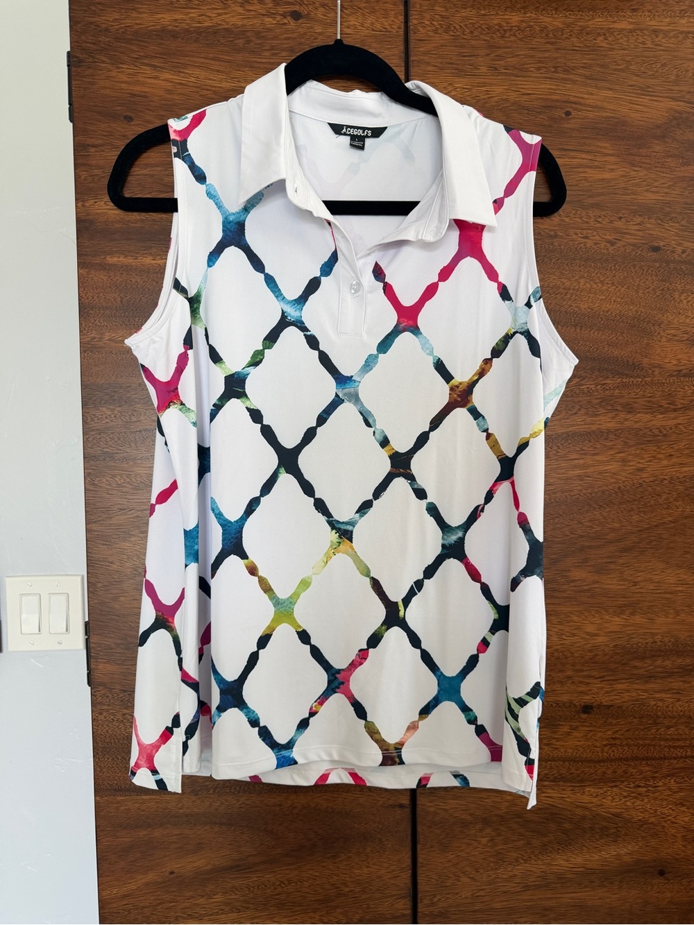 Acegolfs Sleeveless Top in White with Multicolor Print - Size L